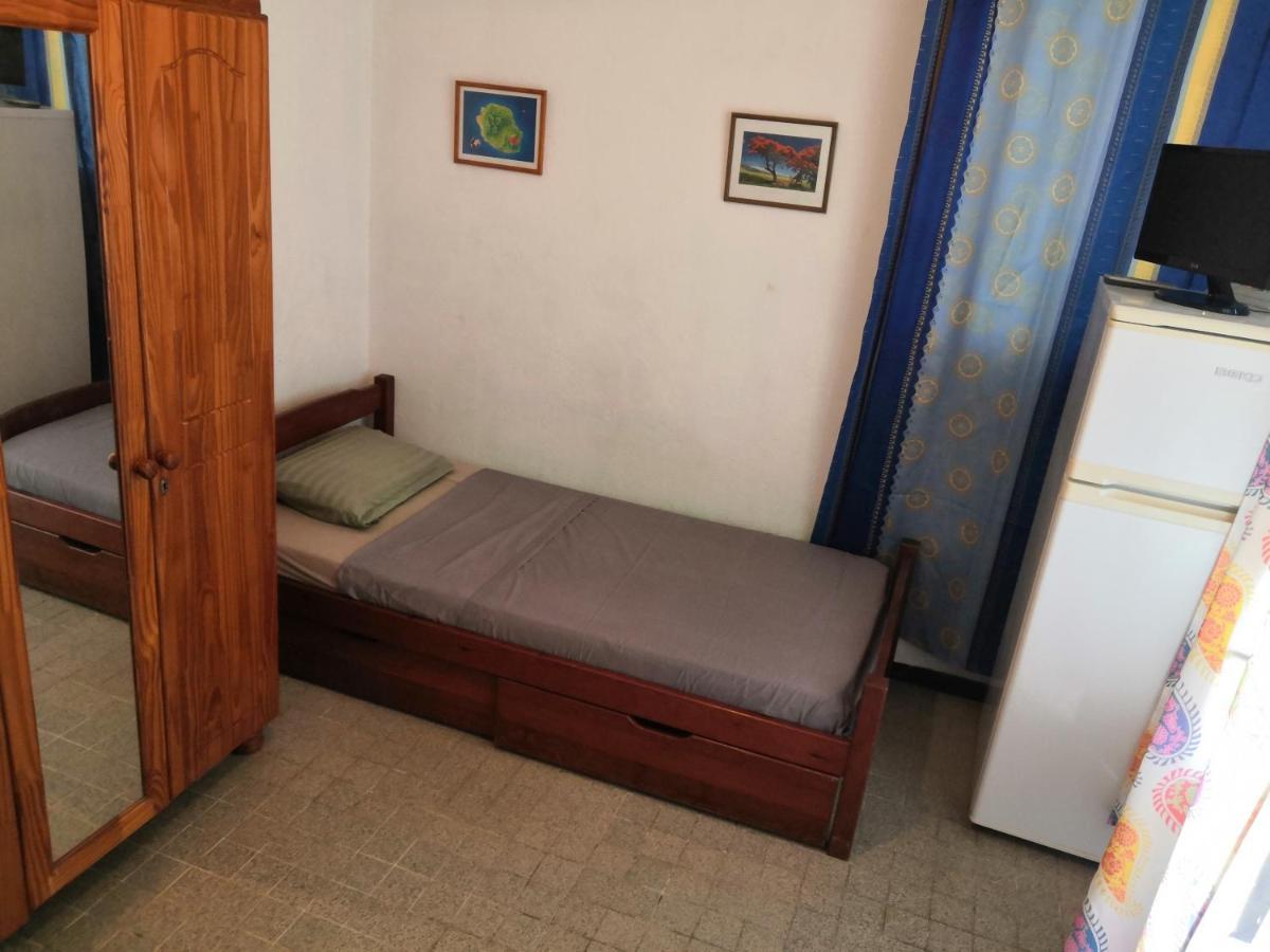 Locatriolet Apartment Сен Дьони Екстериор снимка